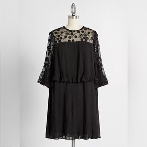 Modcloth Forever Unique Dauntless Dahlias Tiered Mini Dress Pleated Black 8 NWT
